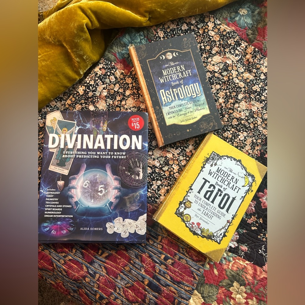 Divination & Astrology Books